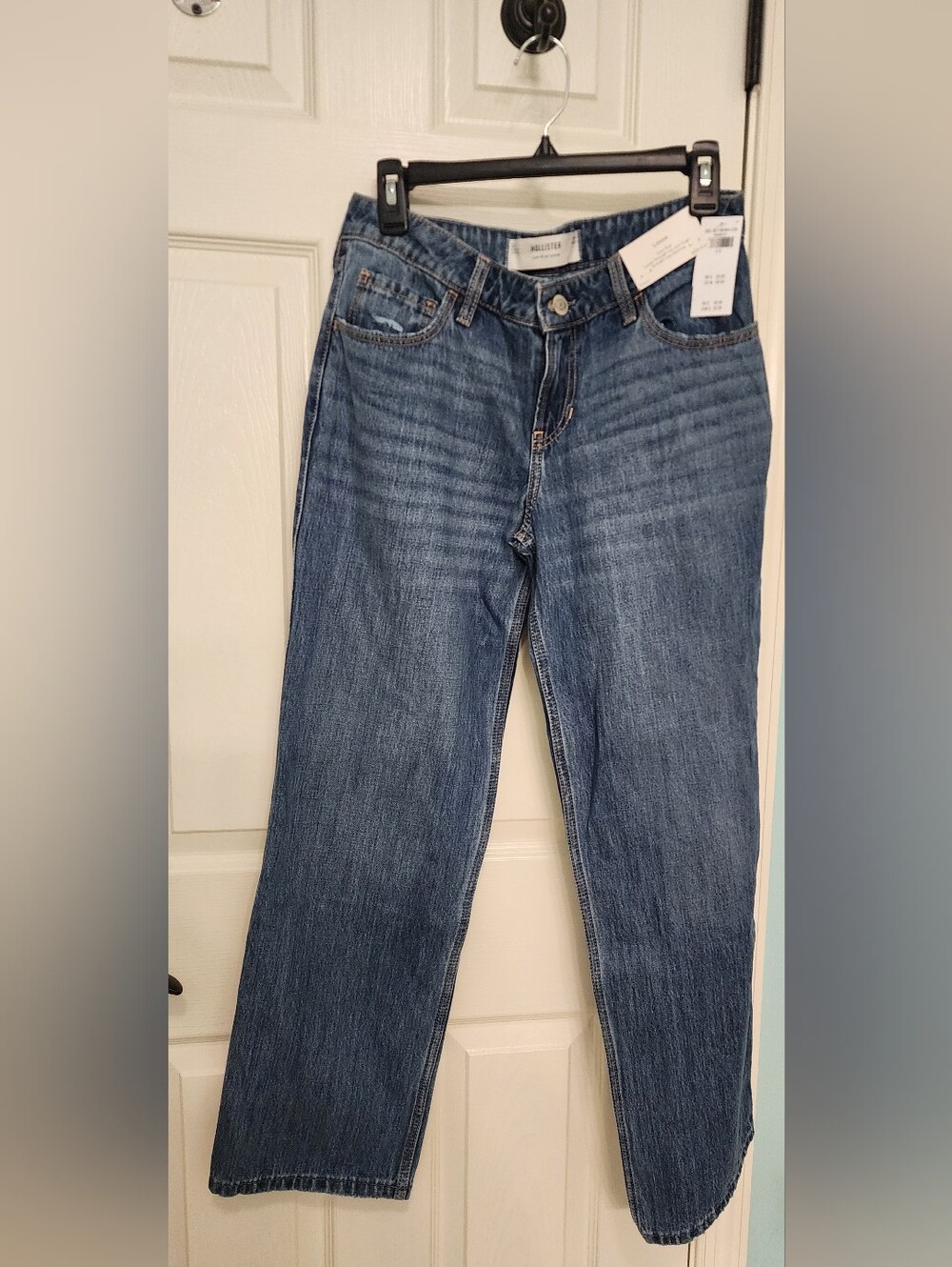Hollister Womens Jeans- Relaxed Loose Fit Low Rise Medium Wash Size 2 NWT